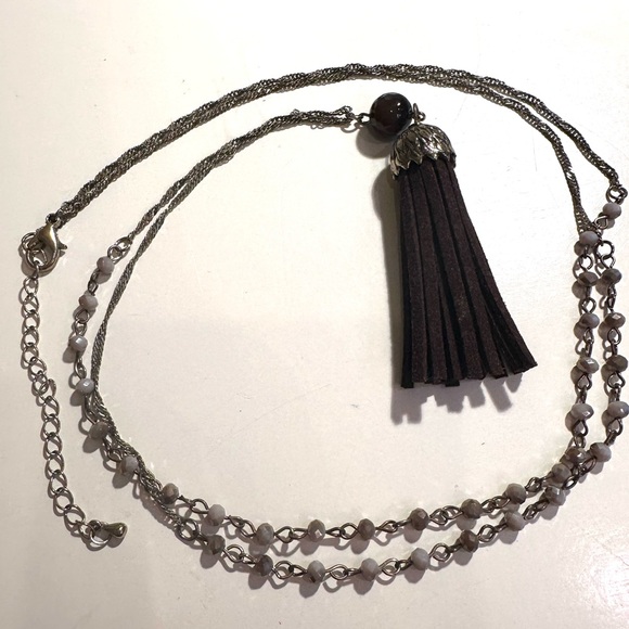 Jewelry - softly Understated Necklace EUC w/ Faceted beads, antique gold chain, leather …